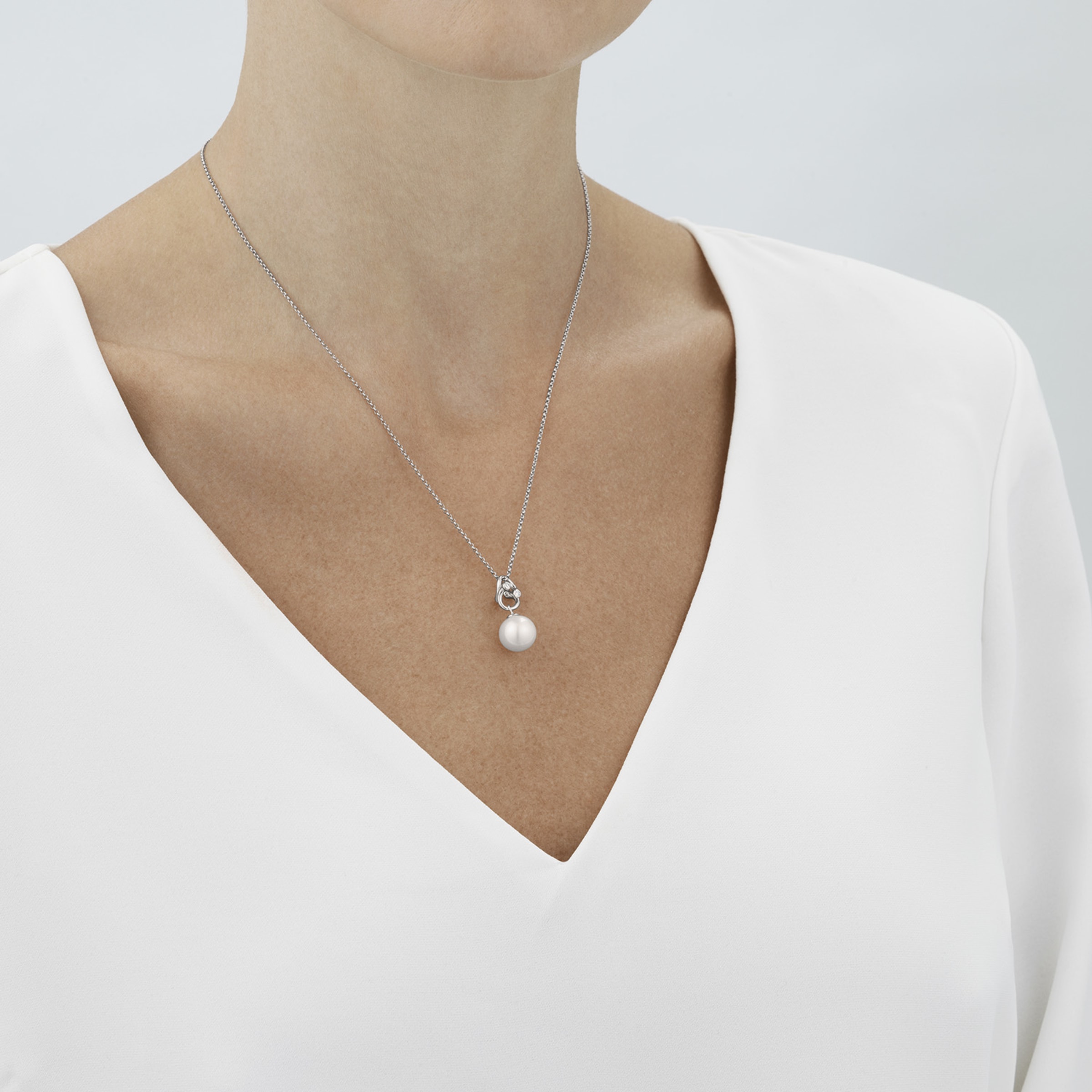 Magic 18 kt white gold pendant with diamonds and pearl | Georg Jensen